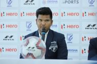 Yan Law at a press conference (Photo: Twitter)